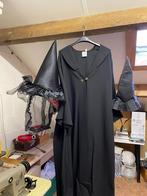 Lange zwarte jas met heksen hoeden., Ophalen of Verzenden, Zo goed als nieuw