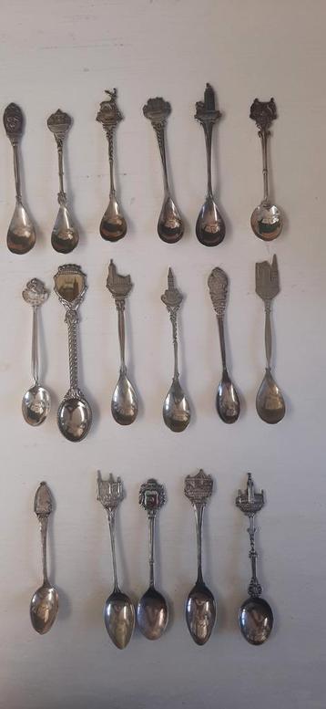 17 Verzilverde Souvenir Theelepeltjes beschikbaar voor biedingen