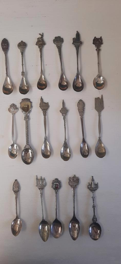 17 Verzilverde Souvenir Theelepeltjes, Antiek en Kunst, Antiek | Goud en Zilver, Zilver, Ophalen of Verzenden