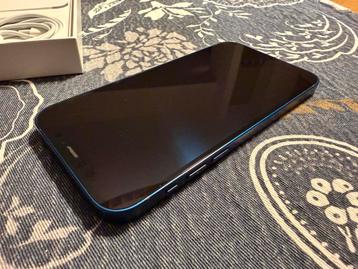 iPhone 12 128GB Blauw - Krasvrij + doos en 2 hoesjes beschikbaar voor biedingen