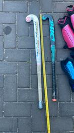 2 x hockeystick + scheenbeschermers, Sport en Fitness, Hockey, Ophalen of Verzenden, Gebruikt, Stick