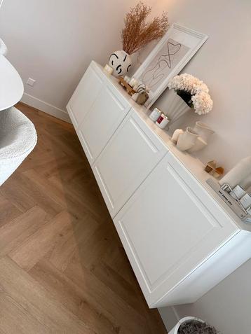 Witte Kast met Deuren