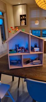 Poppenhuis met meubels t.e.a.b., Ophalen, Zo goed als nieuw