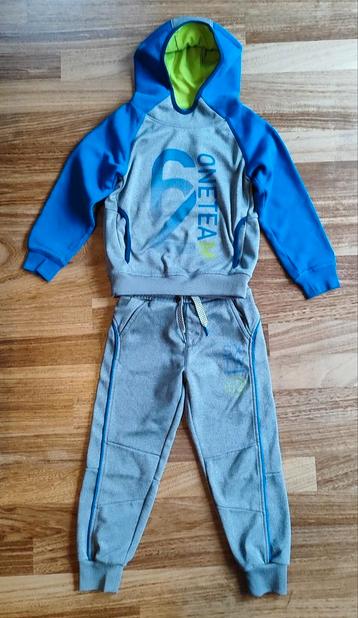 Trainingspak joggingspak maat 122 / 128 beschikbaar voor biedingen