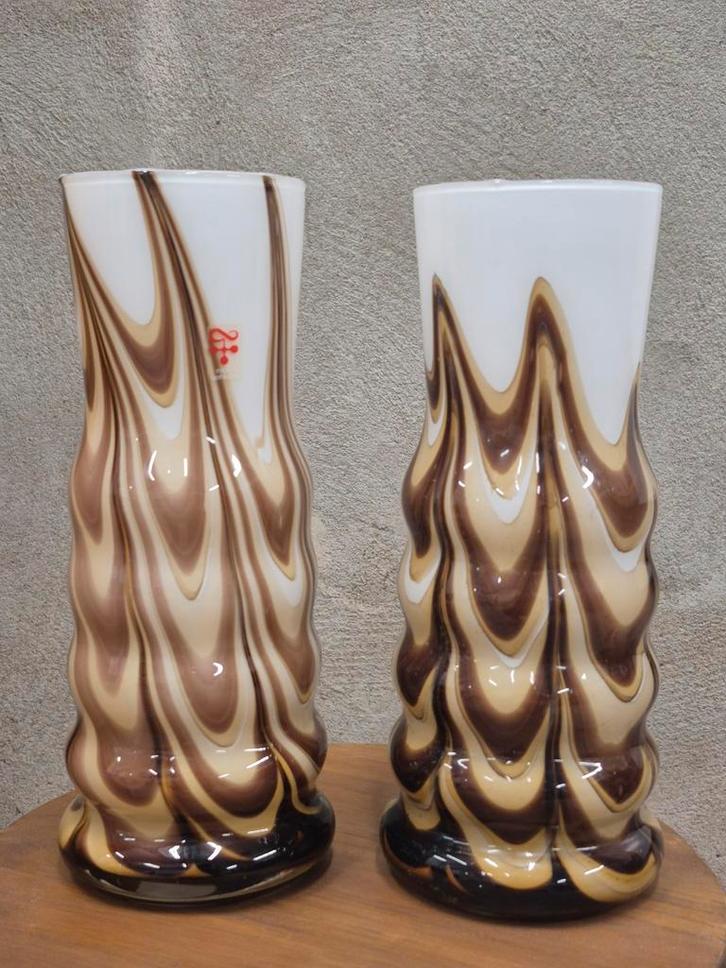 2x een Vintage vaas Florence Carlo Moretti bruin beige wit, Antiek en Kunst, Antiek | Vazen, Ophalen of Verzenden