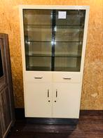 Vintage Apothekerskast uit dokterspraktijk, Ophalen