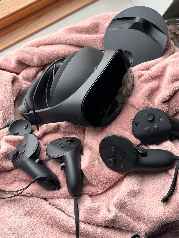 Meta Oculus Quest Pro - VR Headset, Spelcomputers en Games, Virtual Reality, Zo goed als nieuw, Pc, VR-bril, Ophalen