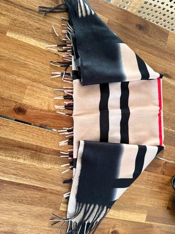 Nieuwe Burberry Sjaal - Prachtig! nieuw ! Wol beschikbaar voor biedingen