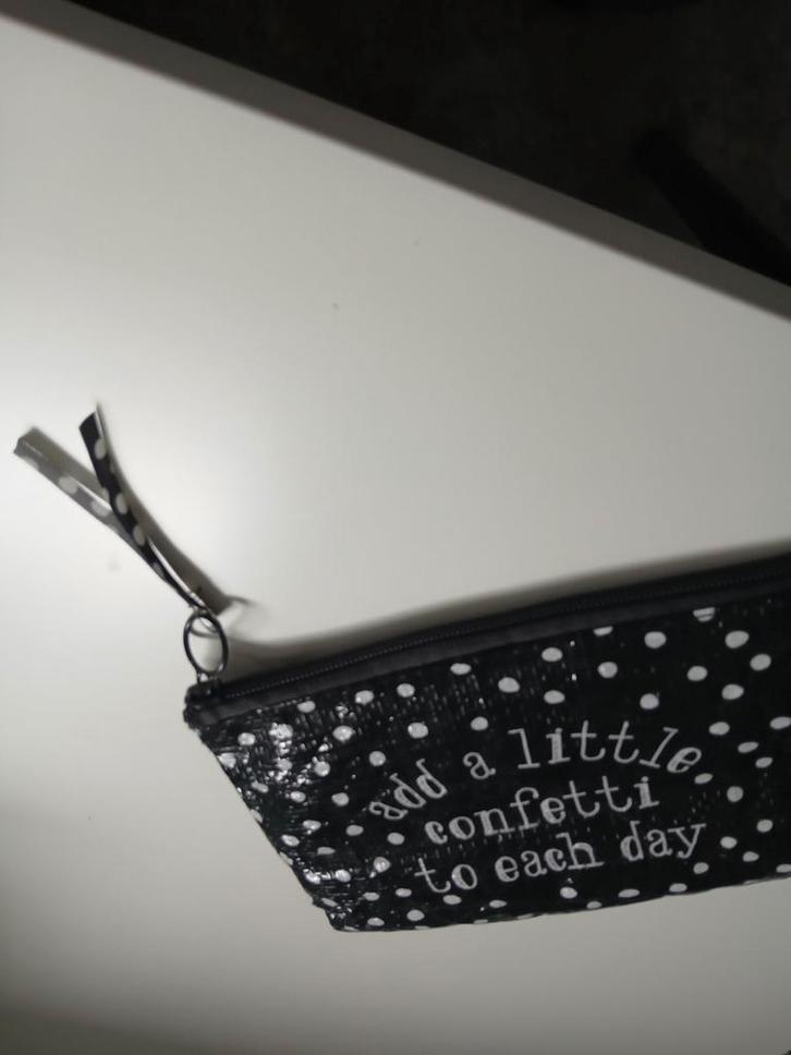 Toilettasjes - Diverse Maten, Sieraden, Tassen en Uiterlijk, Toilettassen, Gebruikt, Dame, Overige kleuren, Ophalen of Verzenden