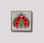 Handbeschilderde decoratieve tegel - Lieveheersbeestje, Huis en Inrichting, Woonaccessoires | Wanddecoraties, MadeByEstas, Onbekend