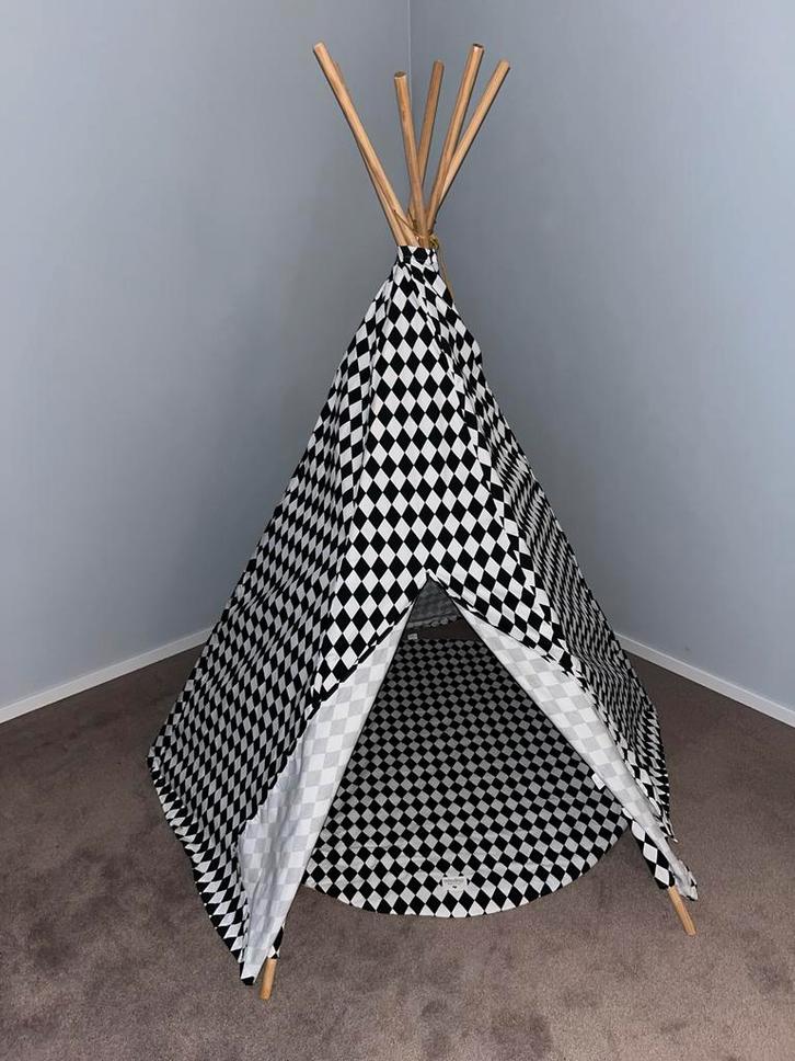 Nobodinoz Tipi met speelkleed, Kinderen en Baby's, Speelgoed | Speeltenten, Zo goed als nieuw, Ophalen