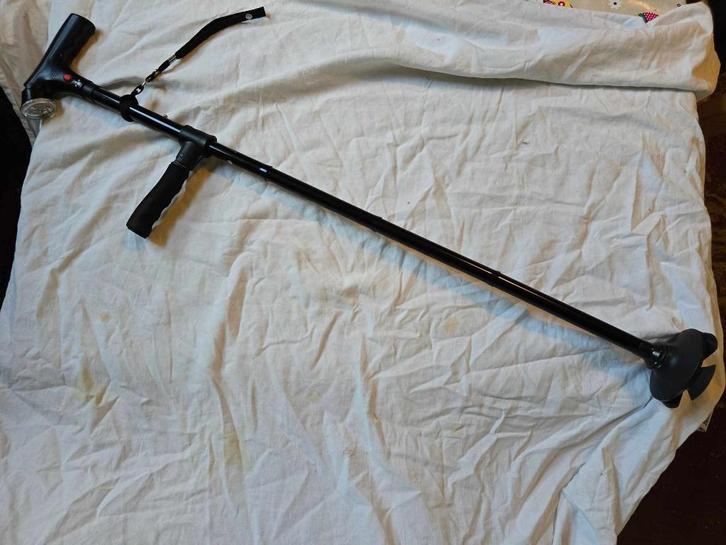 In hoogte verstelbare wandelstok met alarm en licht, Diversen, Wandelstokken, Zo goed als nieuw, Verstelbaar, Opvouwbaar, Ophalen of Verzenden