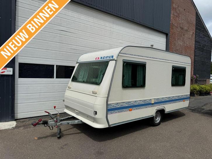 Adria Unica A 390 DS + Voortent + Luifel, Caravans en Kamperen, Caravans, Bedrijf, tot en met 4, 500 - 750 kg, Treinzit, Adria