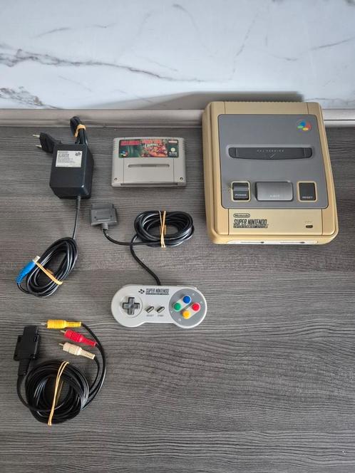 SNES met Donkey Kong Country + controller & kabels, Spelcomputers en Games, Spelcomputers | Nintendo Super NES, Zo goed als nieuw