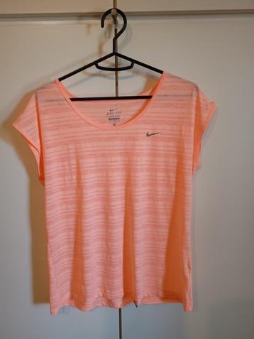 Nike sport top dri-fit maat M beschikbaar voor biedingen