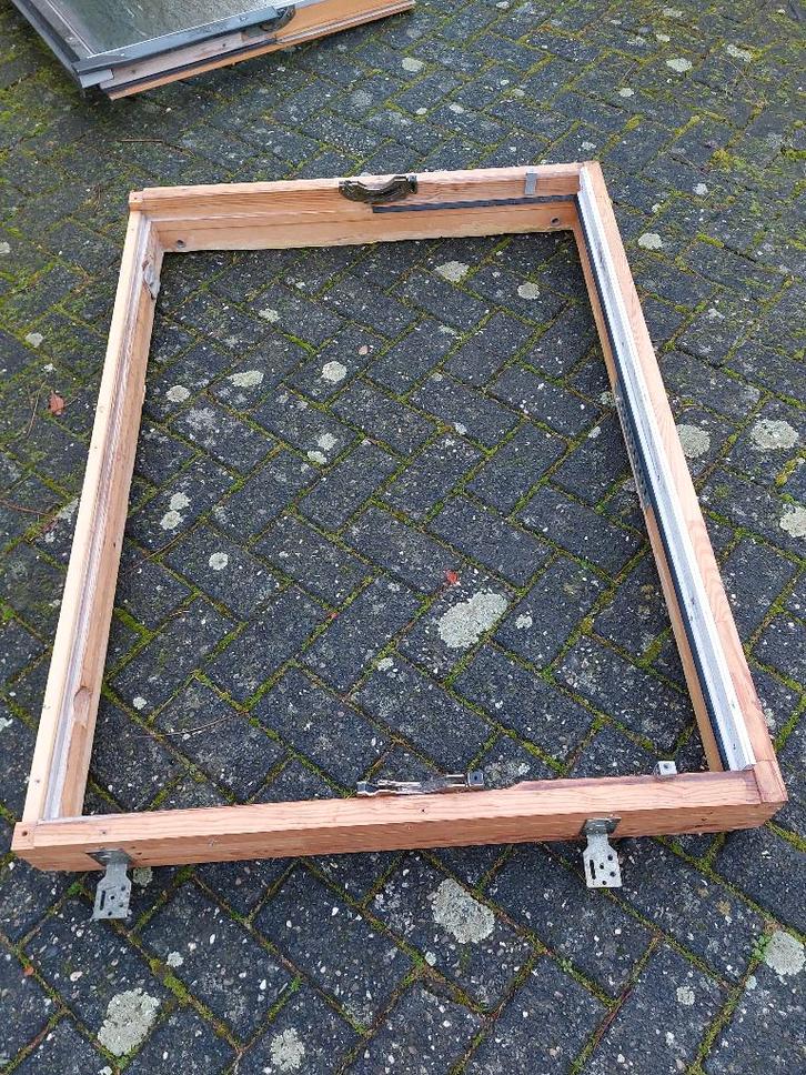 Fakro kantelraam gratis ophalen, Doe-het-zelf en Verbouw, Glas en Ramen, Gebruikt, Dakraam, 80 tot 120 cm, Minder dan 80 cm, Dubbelglas