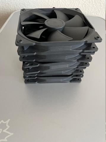 5x Fractal Design Dynamic X2 GP-14 Zwart, 140mm beschikbaar voor biedingen