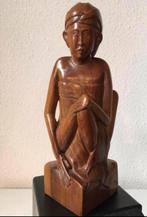 Balinees houtsnijwerk zittende man Art Deco stijl., Antiek en Kunst, Ophalen of Verzenden