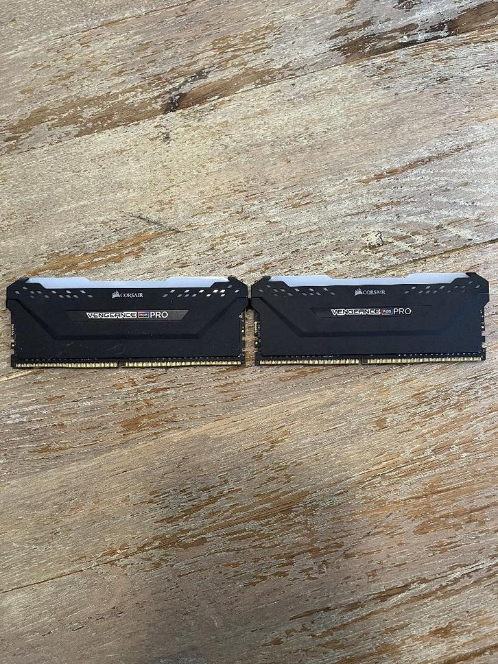 Corsair Vengeance RGB Pro DDR4 – 16GB (2x8GB) 3200MHz, Computers en Software, RAM geheugen, Zo goed als nieuw, Desktop, 16 GB