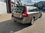 V70 2.5T Momentum BluetoothTelefoon Automaat Navi ParkeerV&A, Auto's, Volvo, 1800 kg, 2521 cc, 1567 kg, 92 €/maand