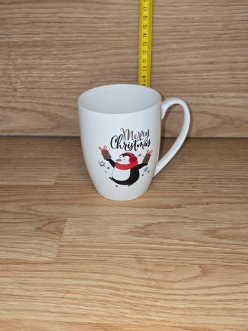 Kerst mok met pinguïn beschikbaar voor biedingen