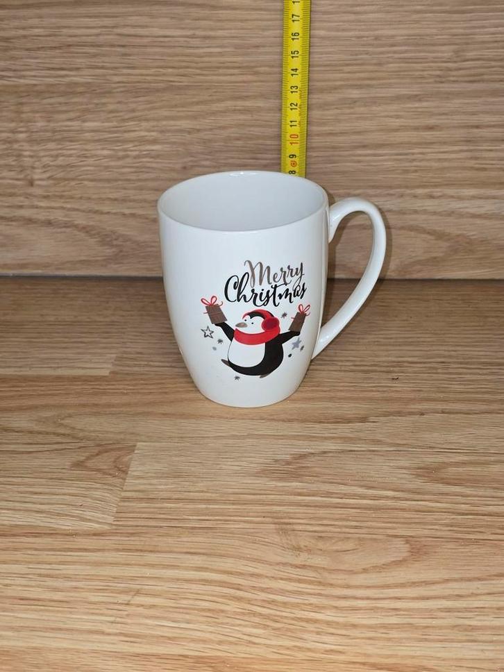 Kerst mok met pinguïn, Huis en Inrichting, Keuken | Servies, Zo goed als nieuw, Kop(pen) en/of Schotel(s), Overige stijlen, Keramiek