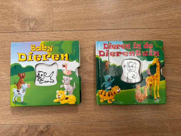 Boek met flapjes 2 stuks baby dieren & dierentuin dieren, Boeken, Kinderboeken | Baby's en Peuters, Gelezen, Ophalen of Verzenden