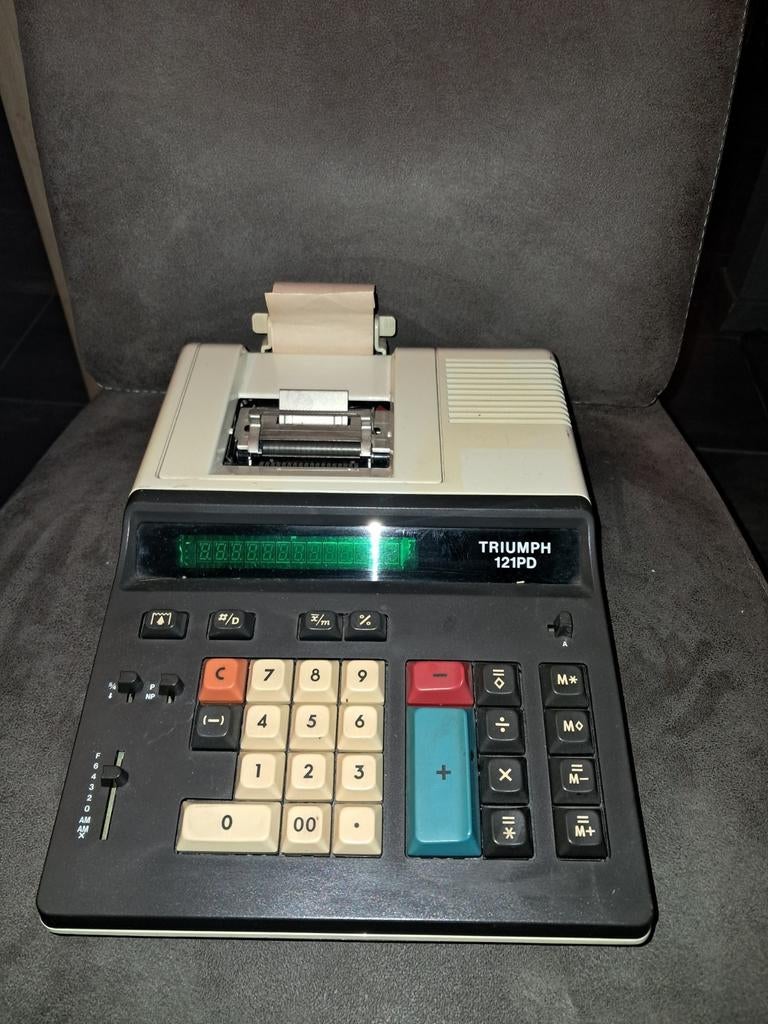 Triumph 121PD Calculator (rekenmachine), Verzamelen, Elektronische Apparatuur, Ophalen of Verzenden