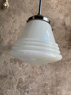 Art Deco hanglamp / schoollamp met opaline glazen bol, Huis en Inrichting, Lampen | Hanglampen, Gebruikt, Ophalen of Verzenden