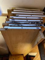 8 Lundia kastplanken, 2 gelakt. 29/100 cm. èn 4 met plint., Ophalen, Gebruikt