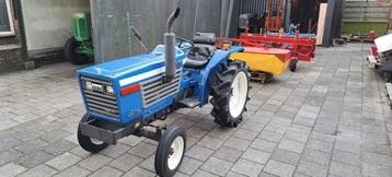 Iseki  TL  1900  met  diverse  machines beschikbaar voor biedingen