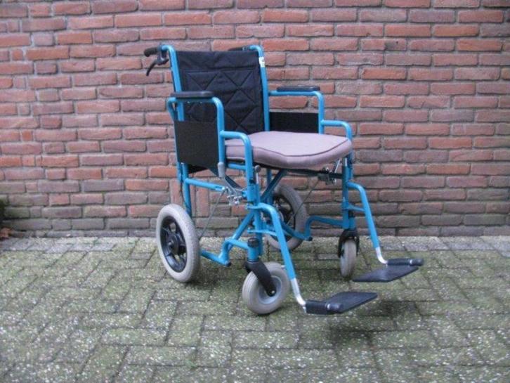 Inklapbare rolstoel met dubbele remmen, zitbreedte 45 cm, Diversen, Rolstoelen, Zo goed als nieuw, Duwrolstoel, Inklapbaar, Ophalen of Verzenden