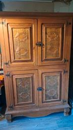 Zeer ruime massief houten kast. Met meerdere lig planken., Antiek en Kunst, Antiek | Meubels | Kasten, Ophalen