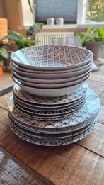 18-delig servies met gezellige printjes, Antiek en Kunst, Antiek | Servies compleet, Ophalen