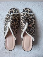 Dames instappers tijgerprint en hak, Kleding | Dames, Schoenen, Bruin, Instappers, Ophalen of Verzenden, Zo goed als nieuw