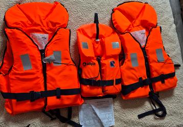 3 reddingsvesten  beschikbaar voor biedingen