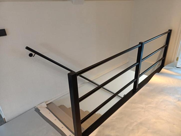Maatgemaakte stalen trapleuningen en balustrades, Huis en Inrichting, Overige Huis en Inrichting, Nieuw, Ophalen