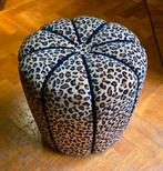 2x Poefjes met panterprint - 40x40cm, Ophalen, Minder dan 50 cm, Gebruikt, Rond