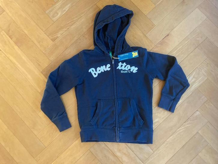 Benetton vest hoodie donker blauw met letters maat 128-134, Kinderen en Baby's, Kinderkleding | Maat 128, Gebruikt, Jongen of Meisje