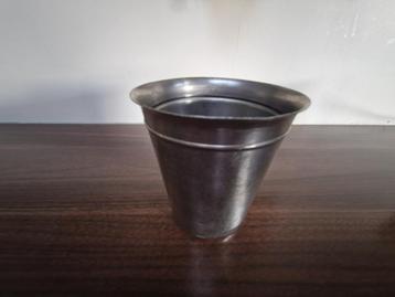 DEGRENNE 76 beker, hoogte 11 cm beschikbaar voor biedingen