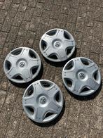 Toyota Yaris Aygo 14 inch set wieldoppen compleet, Ophalen of Verzenden, Zo goed als nieuw