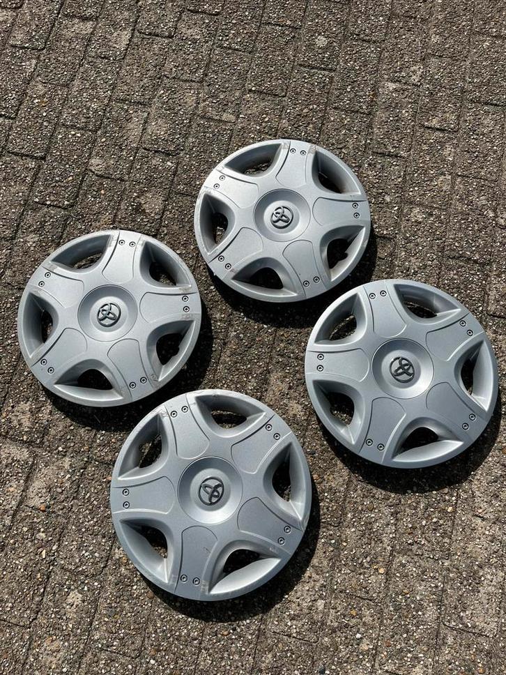 Toyota Yaris Aygo 14 inch set wieldoppen compleet, Auto diversen, Wieldoppen, Zo goed als nieuw, Ophalen of Verzenden