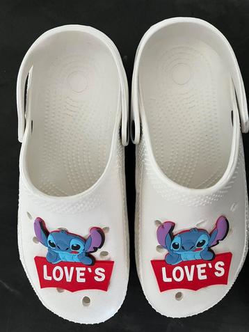 Stitch Crocs beschikbaar voor biedingen