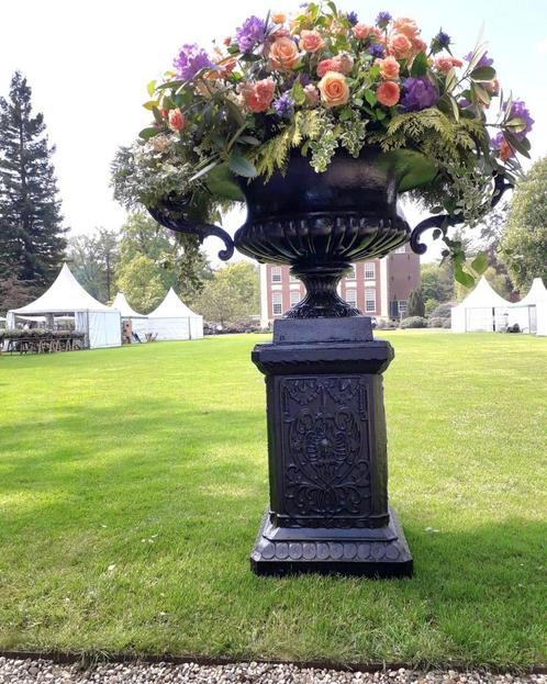 Gietijzeren tuinvazen tuinvaas bloempot bloembak op sokkel, Tuin en Terras, Tuinvazen, Nieuw, Ophalen