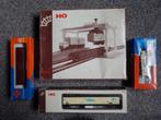 Modeltreinen, drie wagonen, en terminal. Lage prijs voor set, Hobby en Vrije tijd, Modeltreinen | H0, Ophalen of Verzenden, Zo goed als nieuw