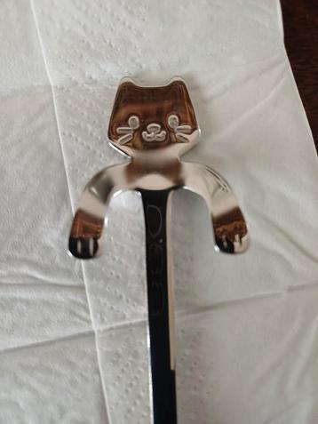 Lepeltje met katttehoofdje beschikbaar voor biedingen