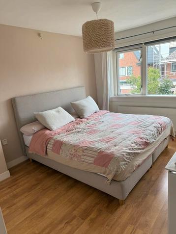 Boxspring (incl. matrassen) - Ikea Dunvik 180 breed beschikbaar voor biedingen