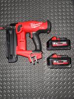 Milwaukee M18 tacker + 2x 5.5Ah accu's, Ophalen of Verzenden, Zo goed als nieuw