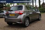 Toyota Yaris 1.5 Hybrid Design Aut. | Facelift | Camera | Na, Gebruikt, 4 cilinders, Bruin, Parkeercamera