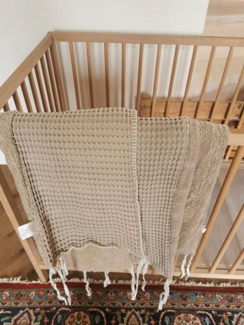 Bedbumper / bedomrander Koeka, Kinderen en Baby's, Boxen, Zo goed als nieuw, Ophalen of Verzenden